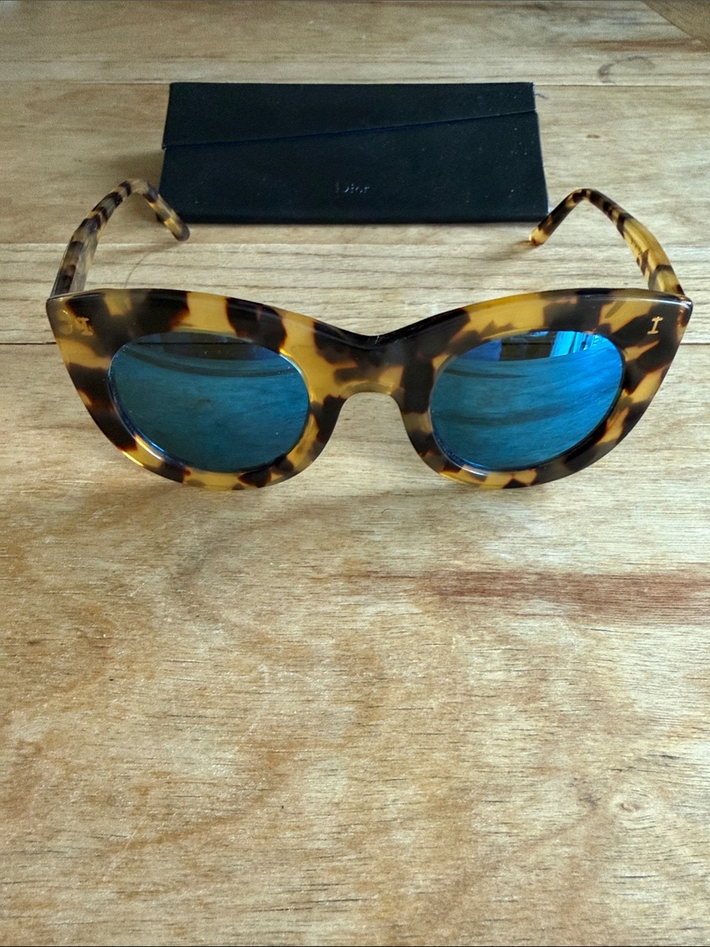 Illesteva Boca Cat Eye Tortoiseshell Sunglass w/ Blue Mirrored Lenses. 47-27-145